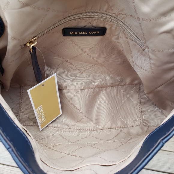 ⚠️LAST 1⚠️ Michael Kors Bedford MD Shoulder Bag - Picture 4 of 8